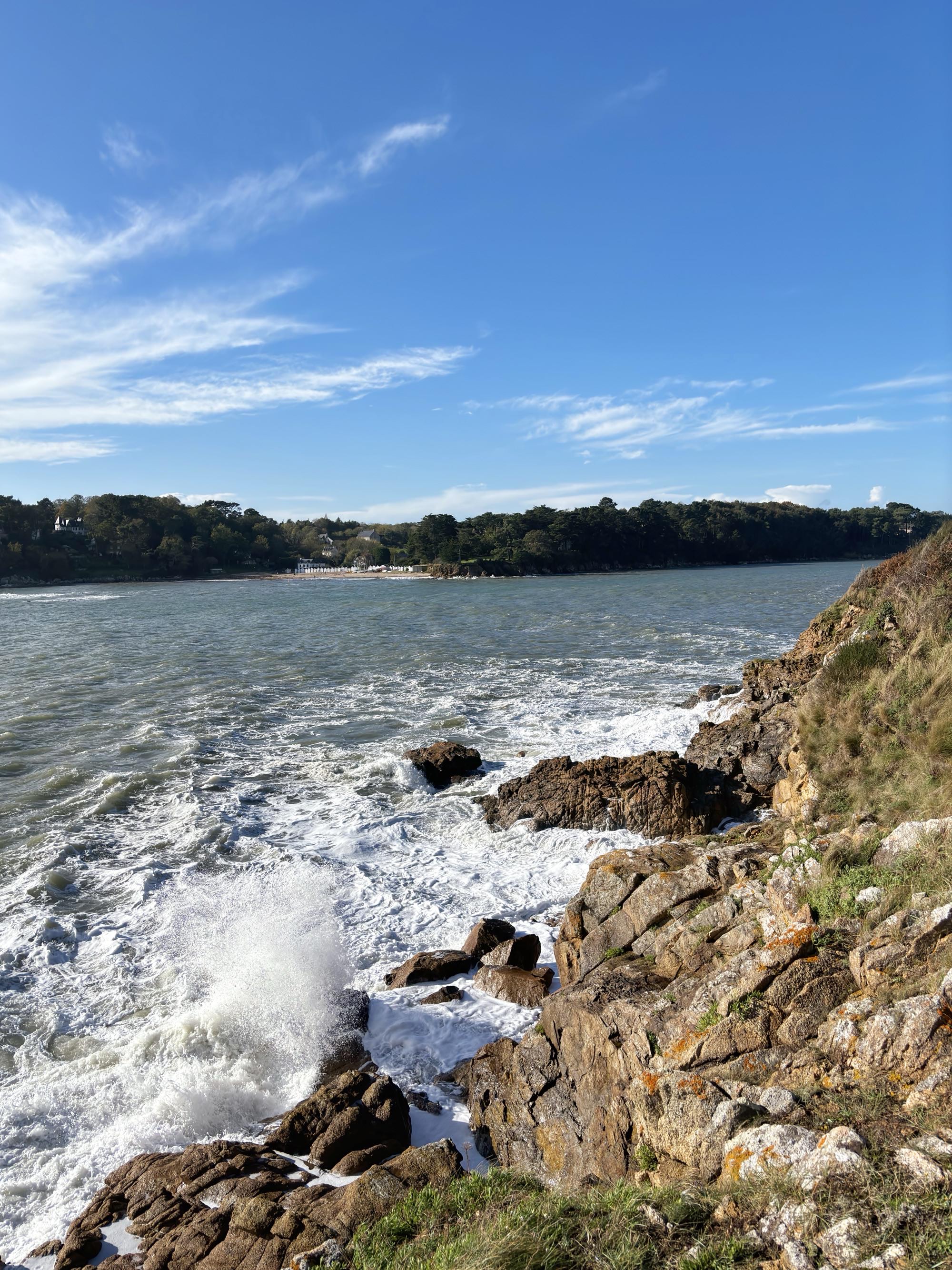 Le sentier côtier face à Port-Manech