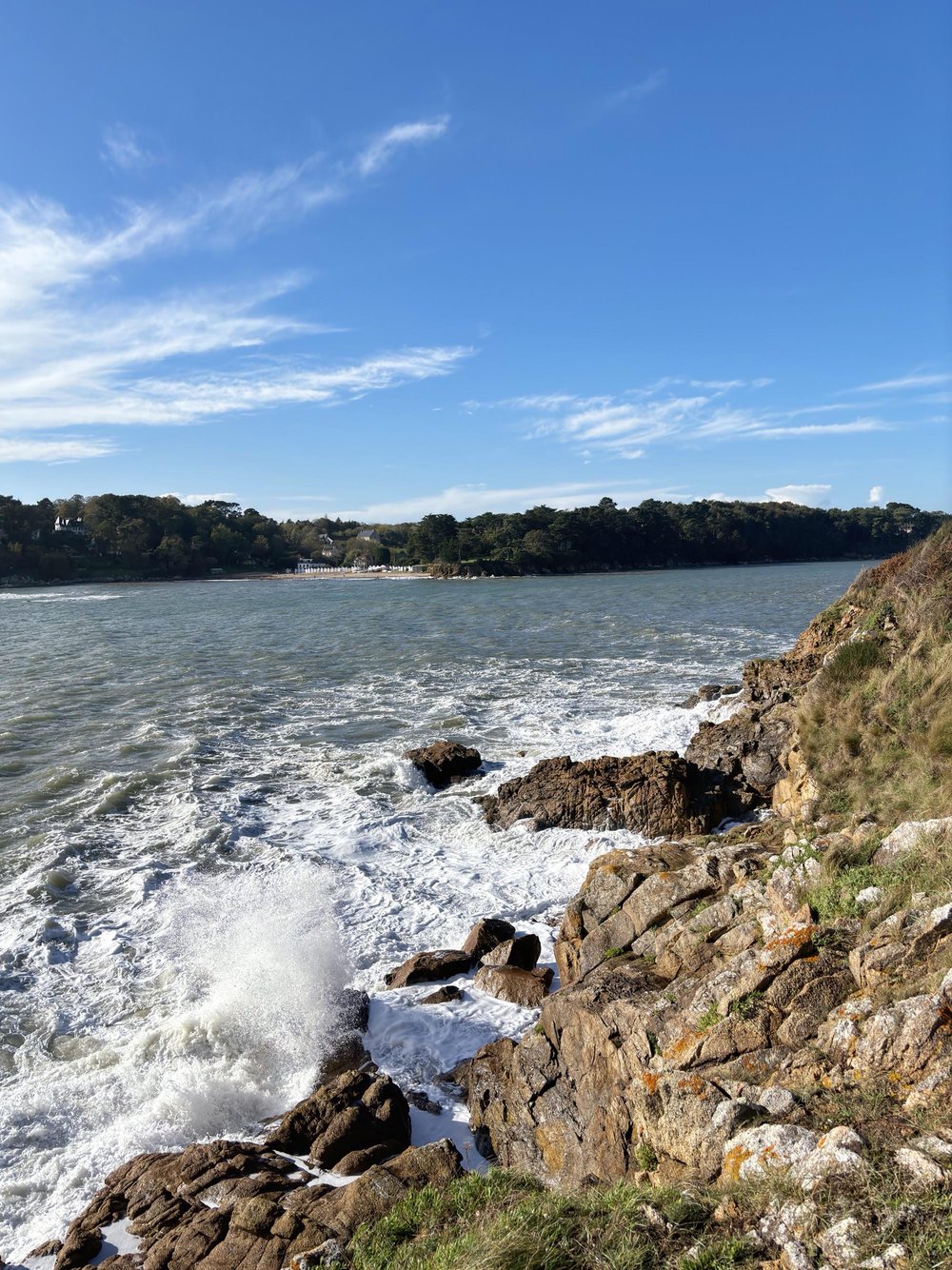 Le sentier côtier face à Port-Manech